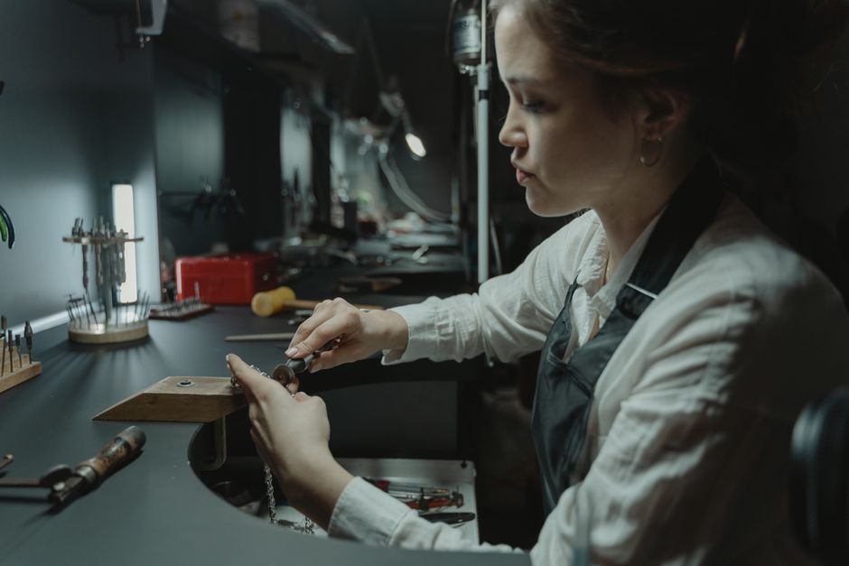 The Complete Guide to Jewelry Finishing and Polishing: From Raw Casting to Showroom-Ready Pieces