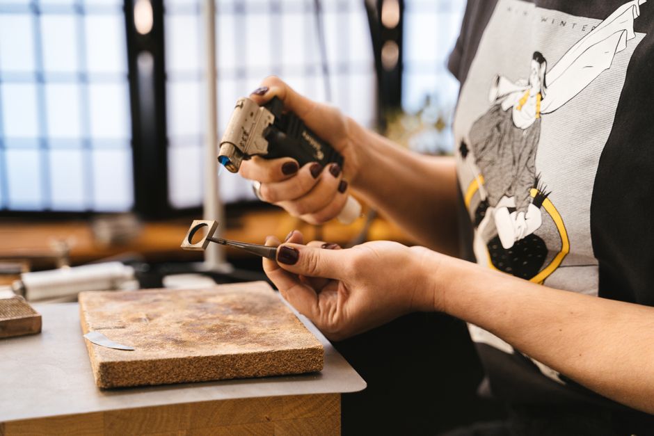 Minimum Order Quantities in Jewelry Manufacturing Explained: What Designers and Brands Need to Know