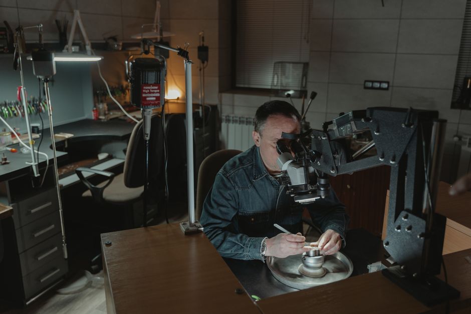 How to Choose a Jewelry Manufacturer for Your Brand: A Complete Guide