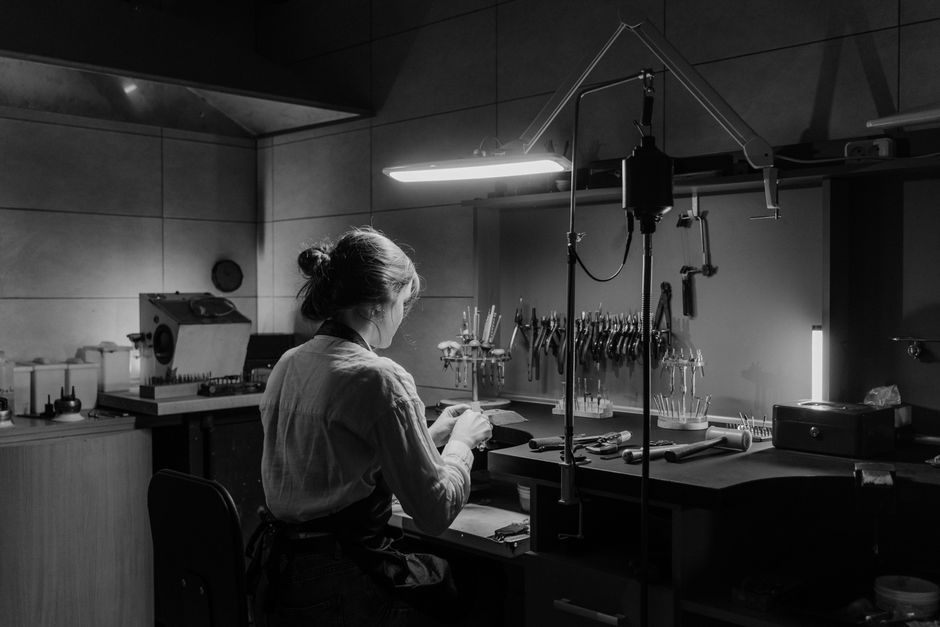 Minimum Order Quantities in Jewelry Manufacturing Explained: What Designers and Brands Need to Know